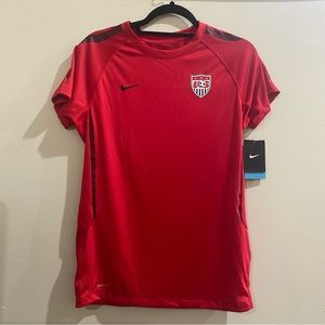 Nike Size Medium Soccer USWNT Dri-Fit Compression Training Dri-Fit T-Shirt BNWT